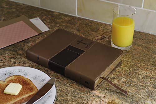 NIV, Premium Gift Bible, Leathersoft, Brown, Red Letter, Comfort Print: The Perfect Bible for Any Gift-Giving Occasion
