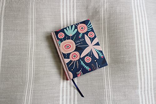 NIrV, Journal the Word Bible for Girls, Double Column, Hardcover, Comfort Print: My First Bible for Tracing Verses, Journaling, and Creating Art