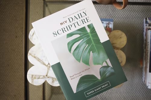 NIV, Daily Scripture, Super Giant Print, Paperback, White/Green, Comfort Print: 365 Days to Read Through the Whole Bible in a Year