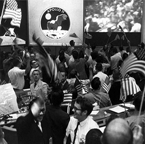 Chariots for Apollo: The NASA History of Manned Lunar Spacecraft to 1969 (Dover Books on Astronomy)