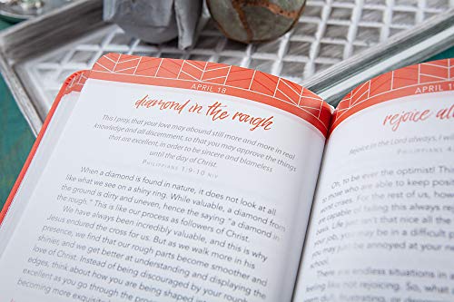 Be Brave: 365 Daily Devotions (Faux Leather) - Motivating Devotions to Help Find Courage and Strength, Perfect Gift for Birthdays, Holidays, and More