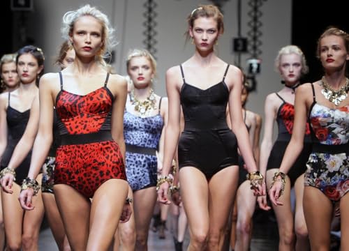 Little Book of Dolce & Gabbana: The story behind the iconic brand (Little Books of Fashion, 26)