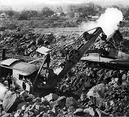 The Building of the Panama Canal in Historic Photographs