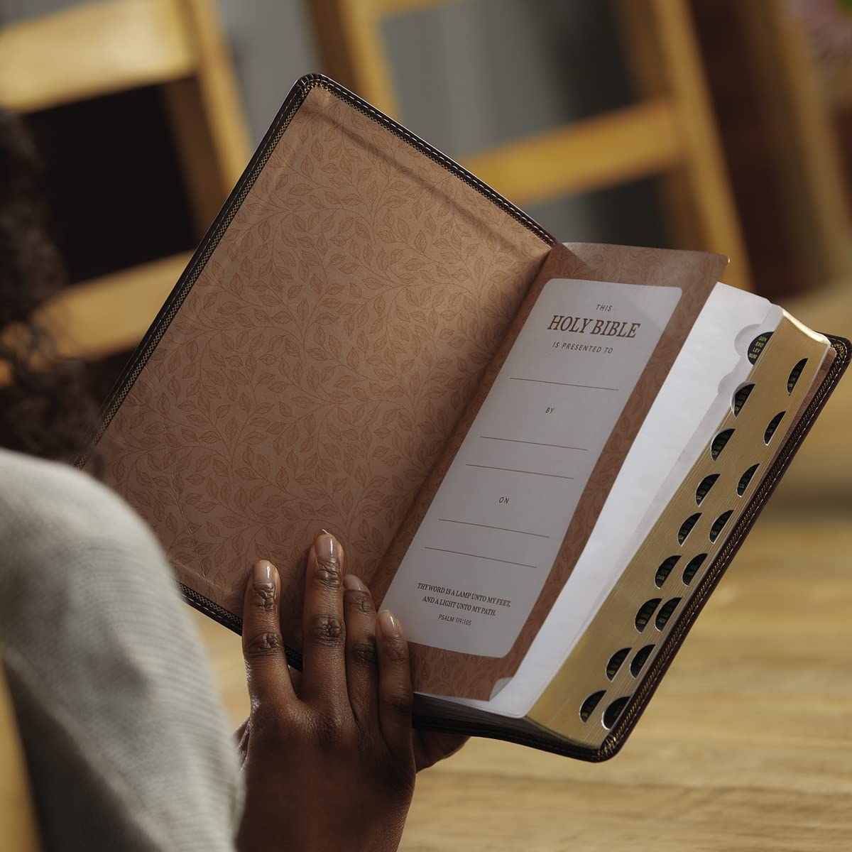 KJV Holy Bible: Personal Size Giant Print with 43,000 Cross References, Deluxe Burgundy Leathersoft, Red Letter, Comfort Print (Thumb Indexed): King James Version