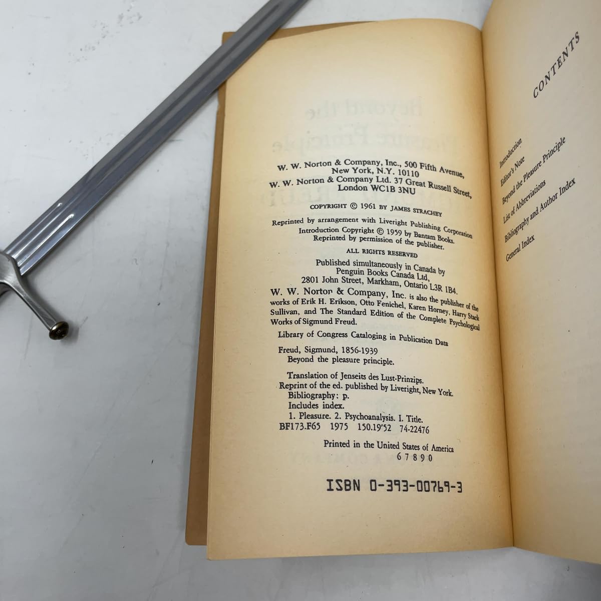 Beyond the Pleasure Principle (Norton Library)
