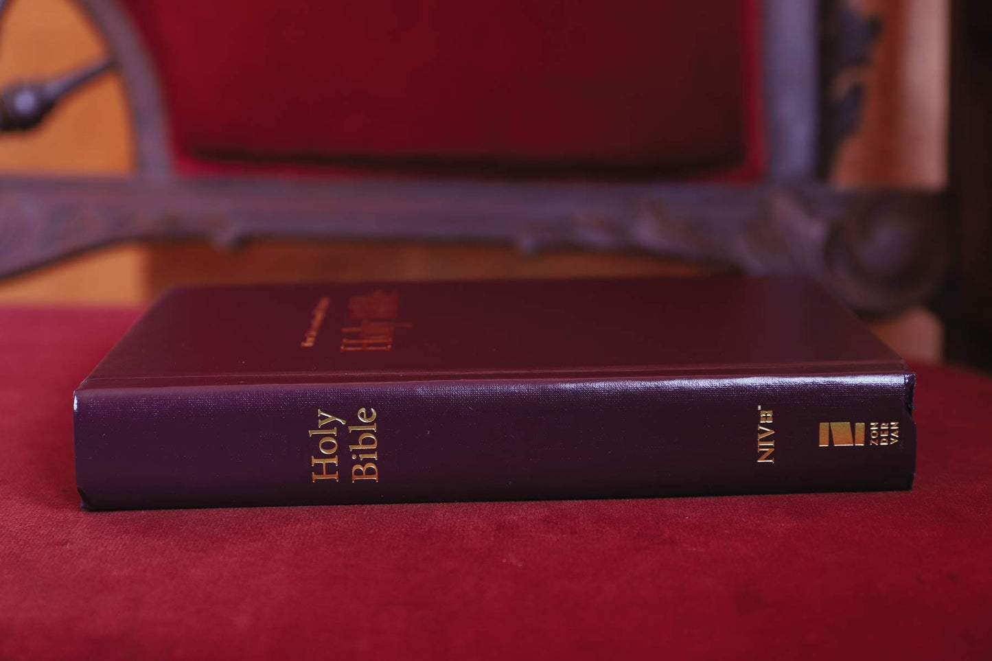 NIV, Pew and Worship Bible, Hardcover, Burgundy, Comfort Print