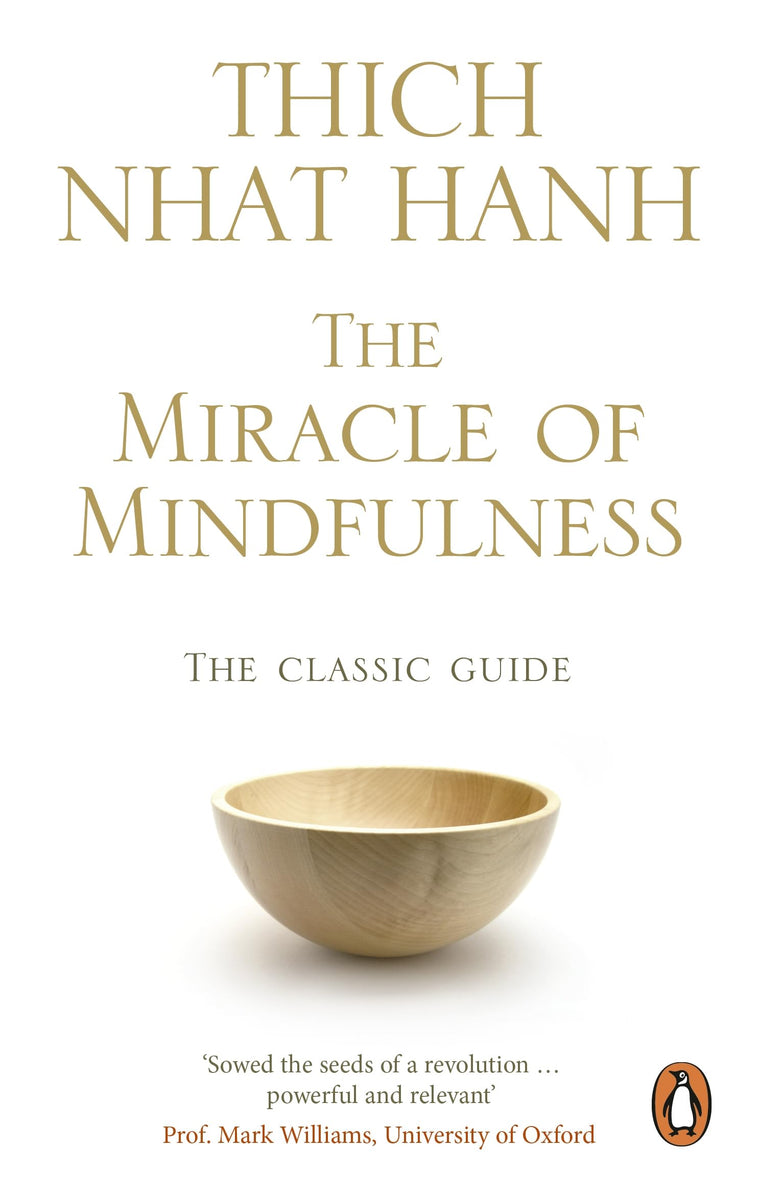 The Miracle of Mindfulness: The Classic Guide to Meditation by the World's Most Revered Master by Thich Nhat Hanh (2008) Paperback