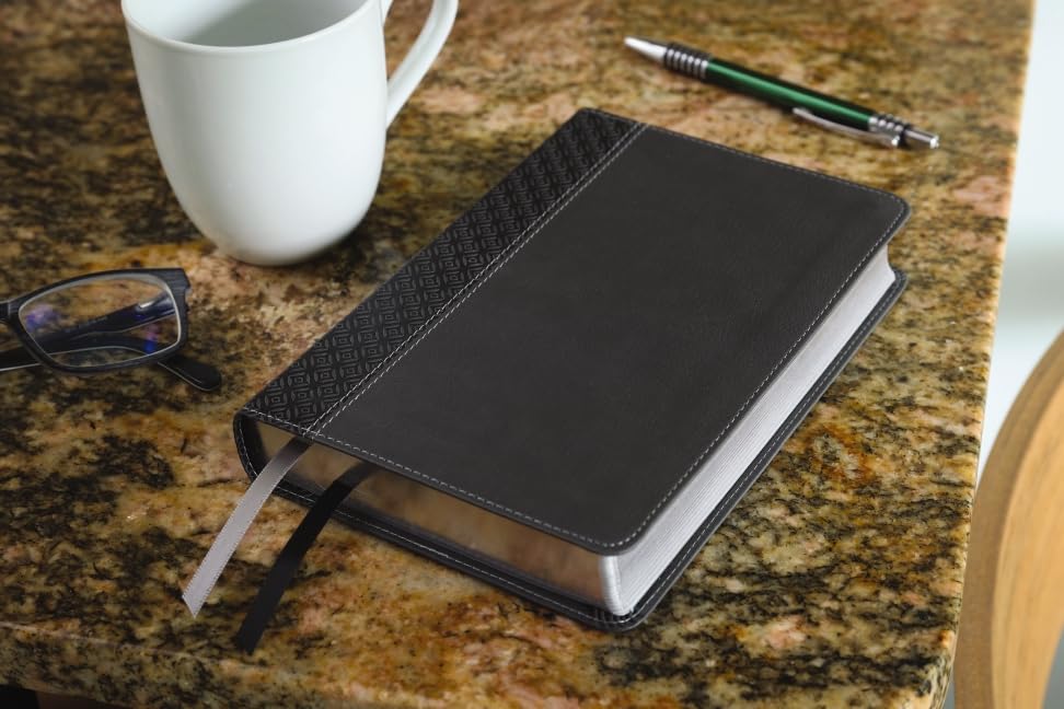 NIV, Compact Center-Column Reference Bible, Leathersoft, Black, Red Letter, Comfort Print
