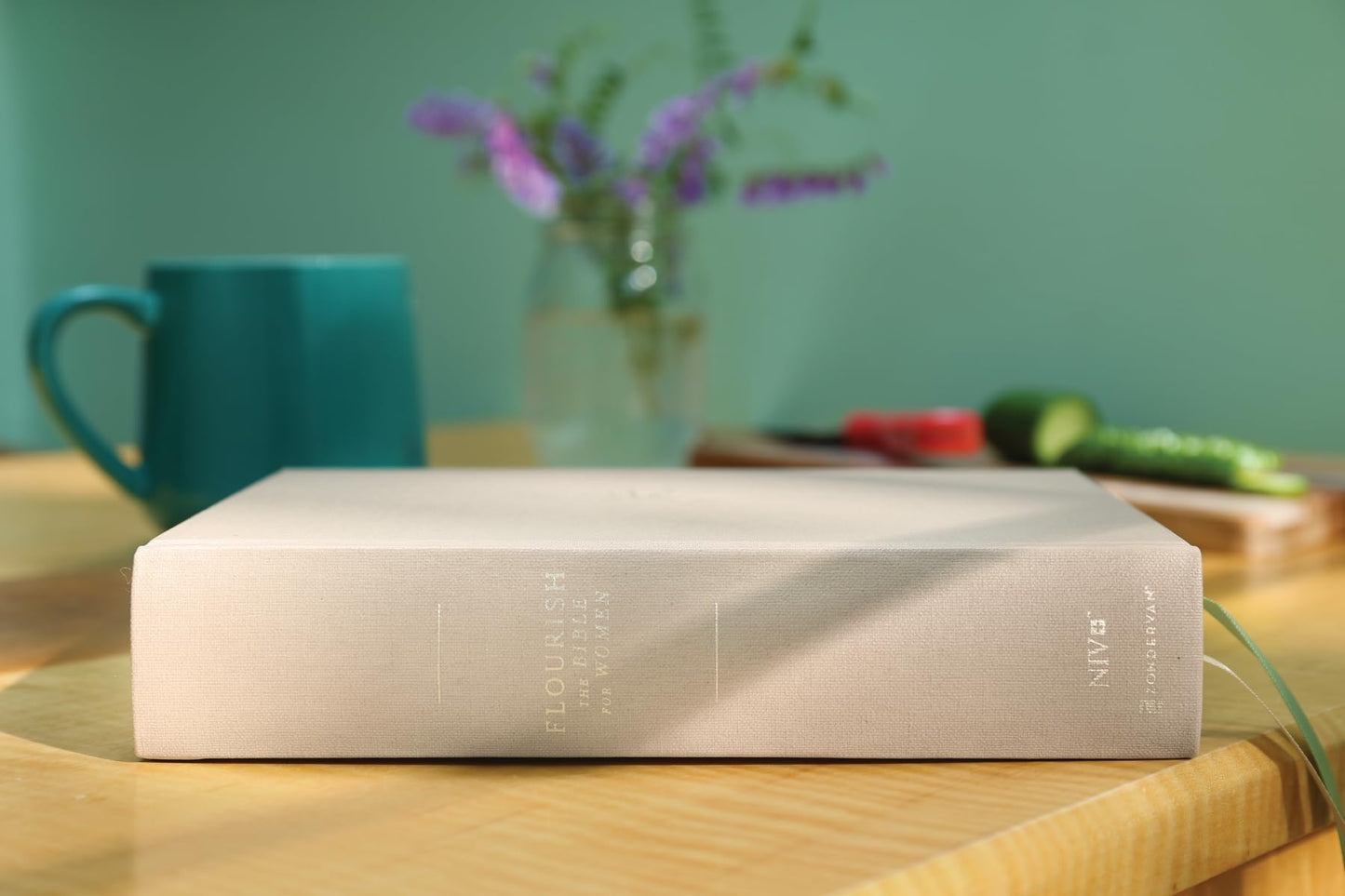 Flourish: The NIV Bible for Women, Cloth over Board, Cream,