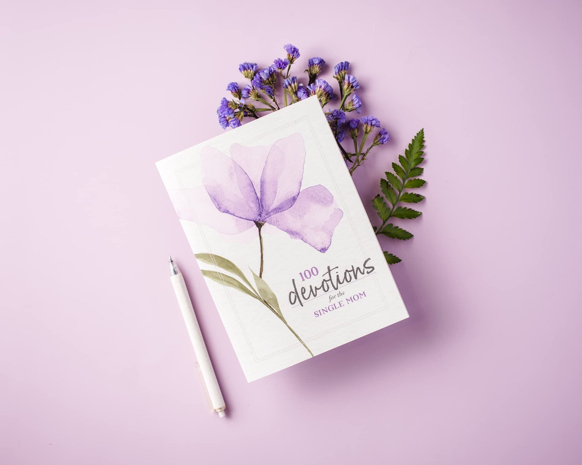 100 Devotions for the Single Mom: Words of Hope and Encouragement (A 100-Day Devotional) - The Perfect Gift for Christian Moms