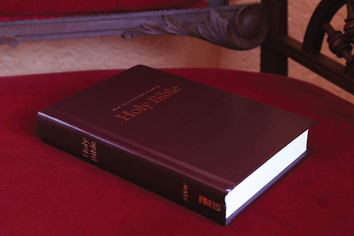NIV, Pew and Worship Bible, Hardcover, Burgundy, Comfort Print