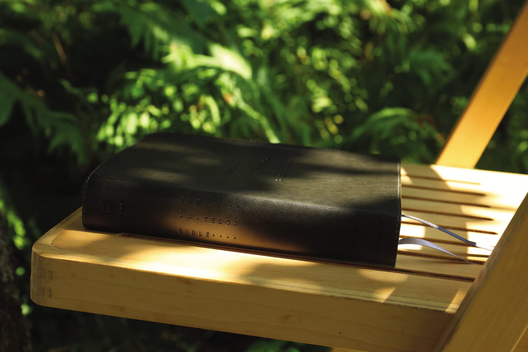 NIV, The Telos Bible, Leathersoft, Charcoal, Comfort Print: A Students Guide Through Scripture