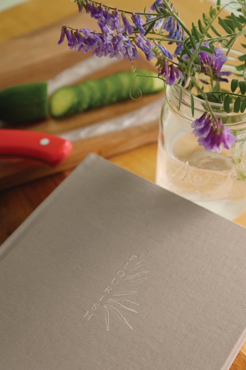 Flourish: The NIV Bible for Women, Cloth over Board, Cream,