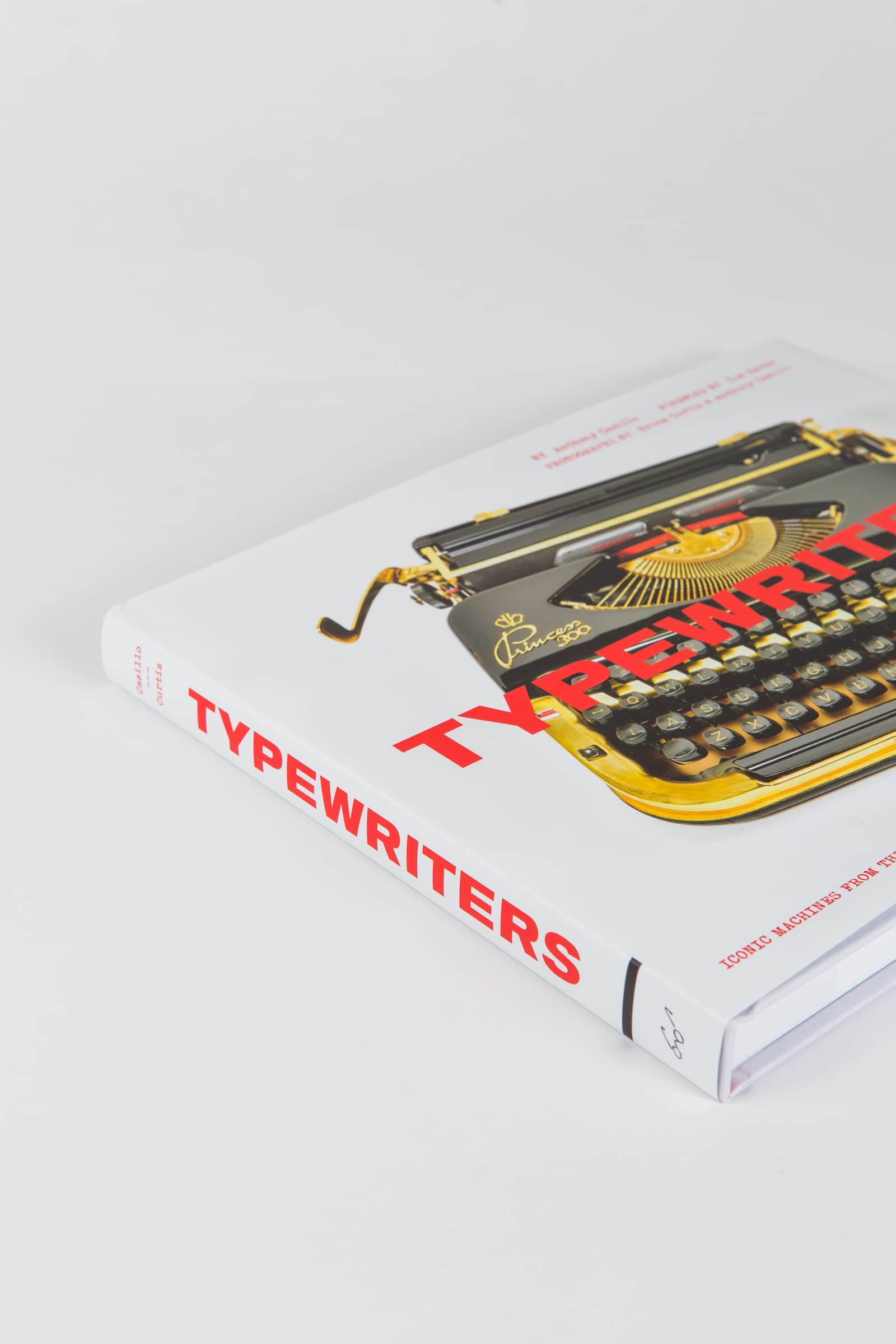 Typewriters: Iconic Machines from the Golden Age of Mechanical Writing (Writers Books, Gifts for Writers, Old-School Typewriters)