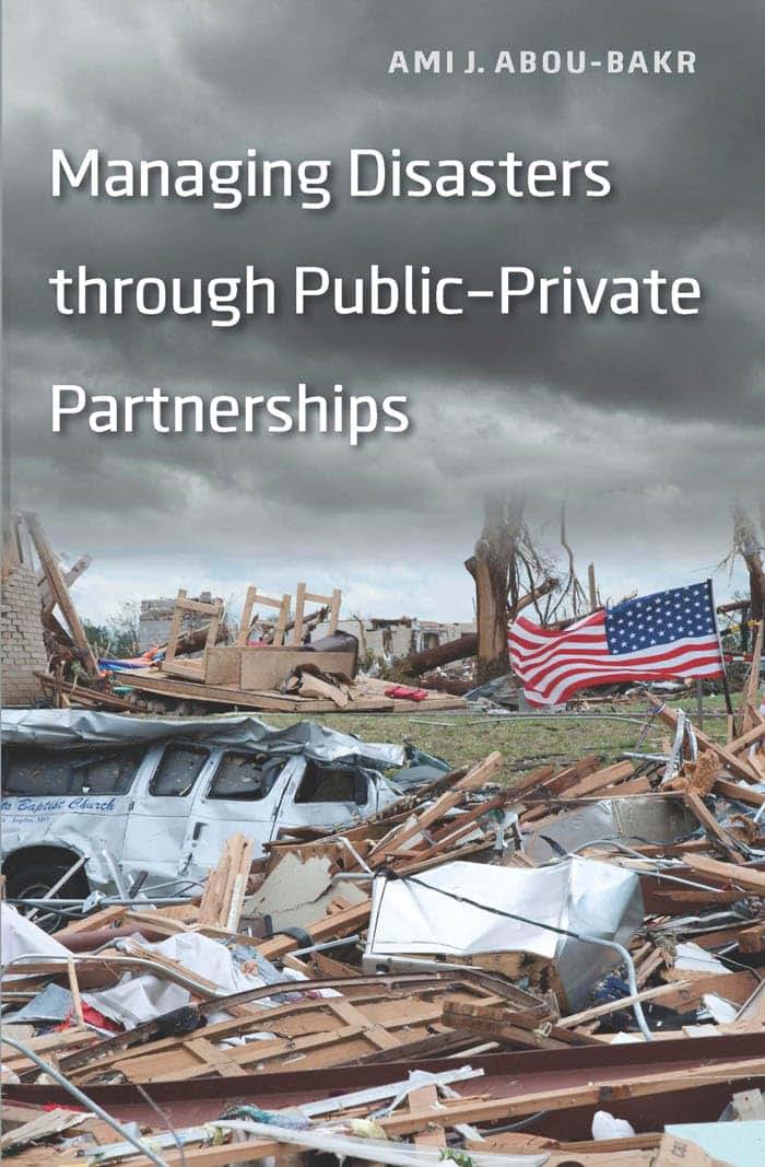 Managing Disasters through Public-Private Partnerships (Public Management and Change)