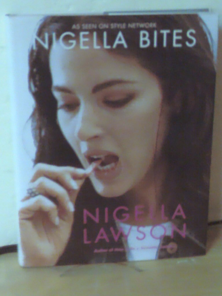 Nigella Bites: From Family Meals to Elegant Dinners -- Easy, Delectable Recipes For Any Occasion