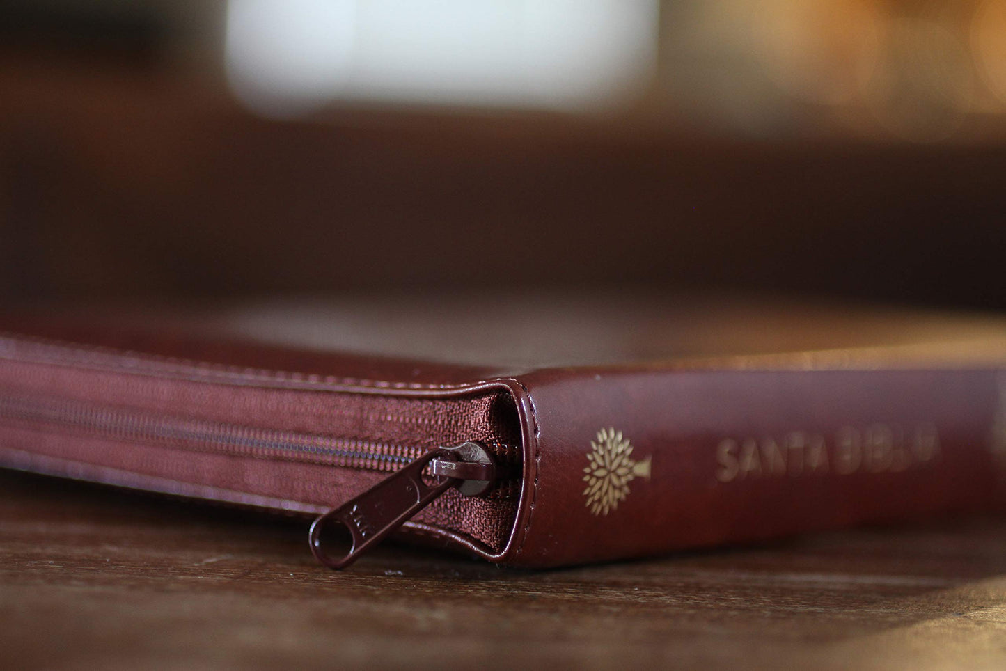 Biblia Reina Valera 1960 letra grande. S?mil piel canela, cremallera, tama?o manual / Spanish Bible RVR 1960. Handy Size, Large Print, Leathersoft, Brown Zip (Spanish Edition)