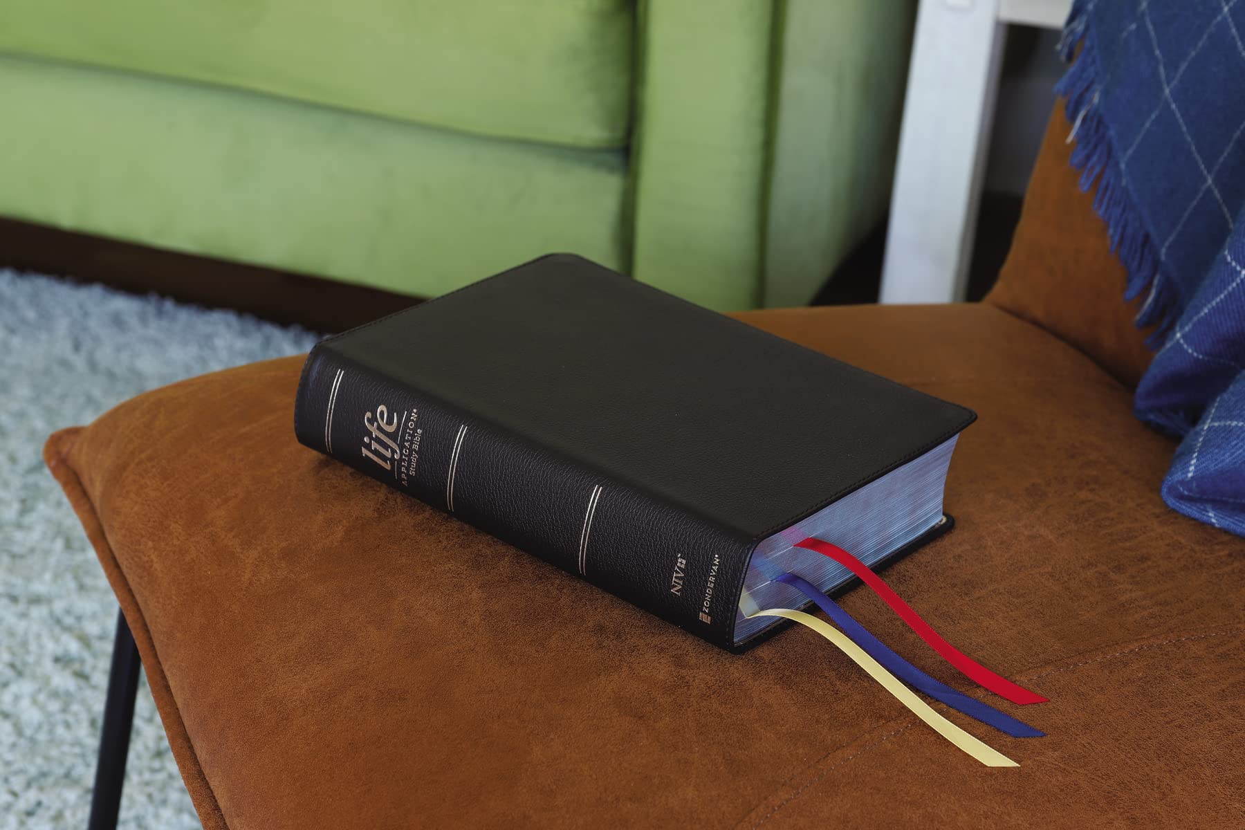 NIV, Life Application Study Bible, Third Edition, Genuine Leather, Cowhide, Black, Art Gilded Edges, Red Letter