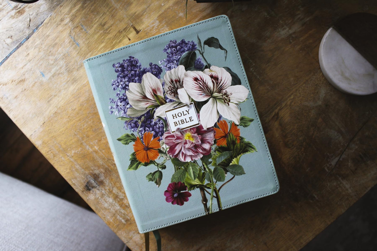 NIV, Artisan Collection Bible, Large Print, Leathersoft, Sage Floral, Red Letter, Comfort Print