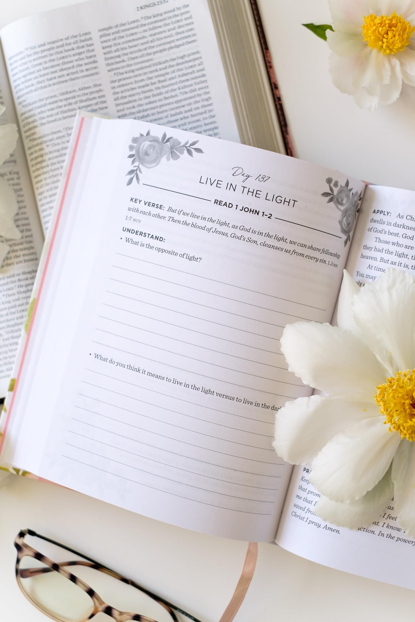The Daily 5-Minute Bible Study Journal for Women: 365 Encouraging Readings