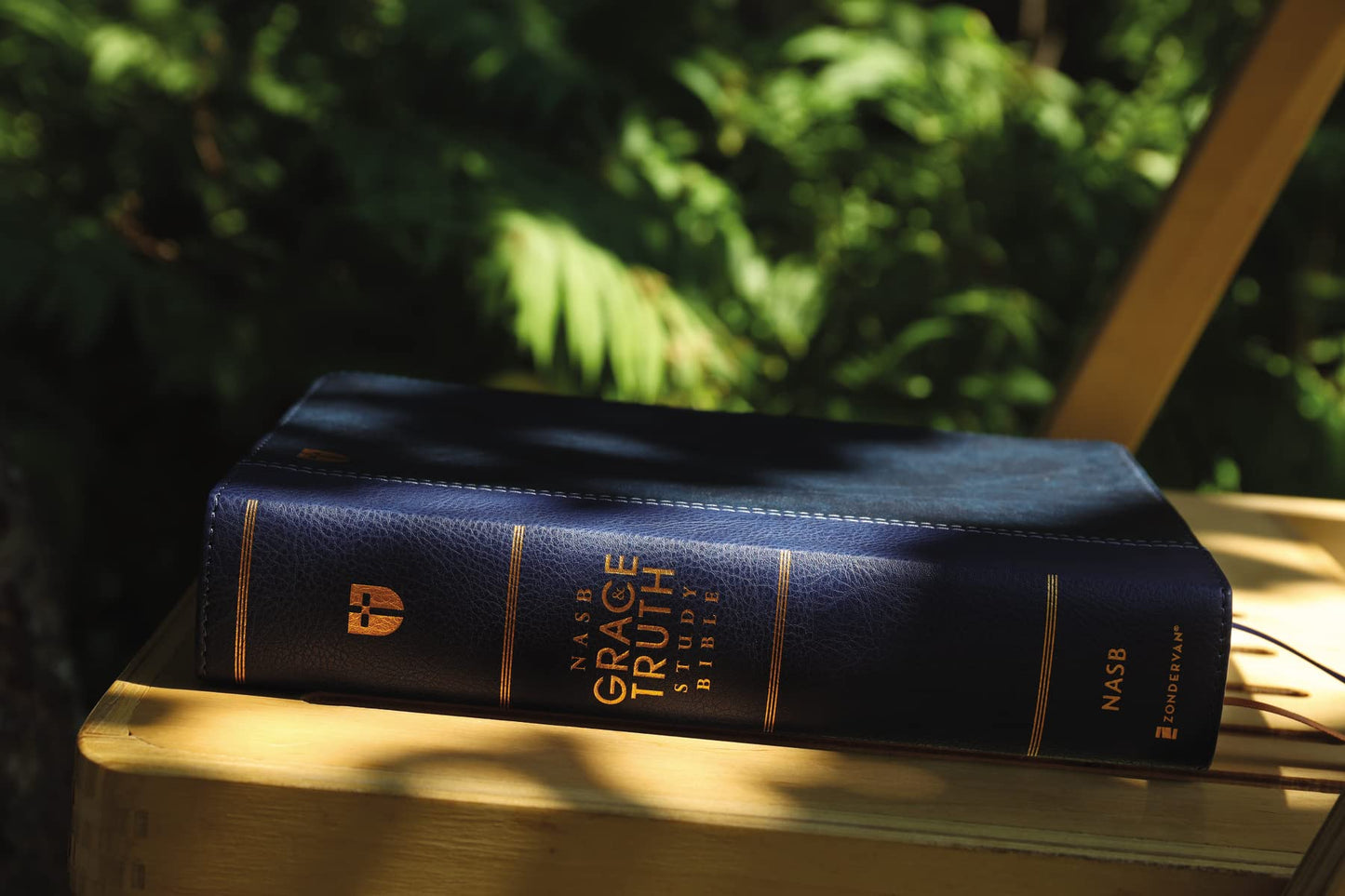 NASB, The Grace and Truth Study Bible (Trustworthy and Practical Insights), Leathersoft, Navy, Red Letter, 1995 Text, Comfort Print