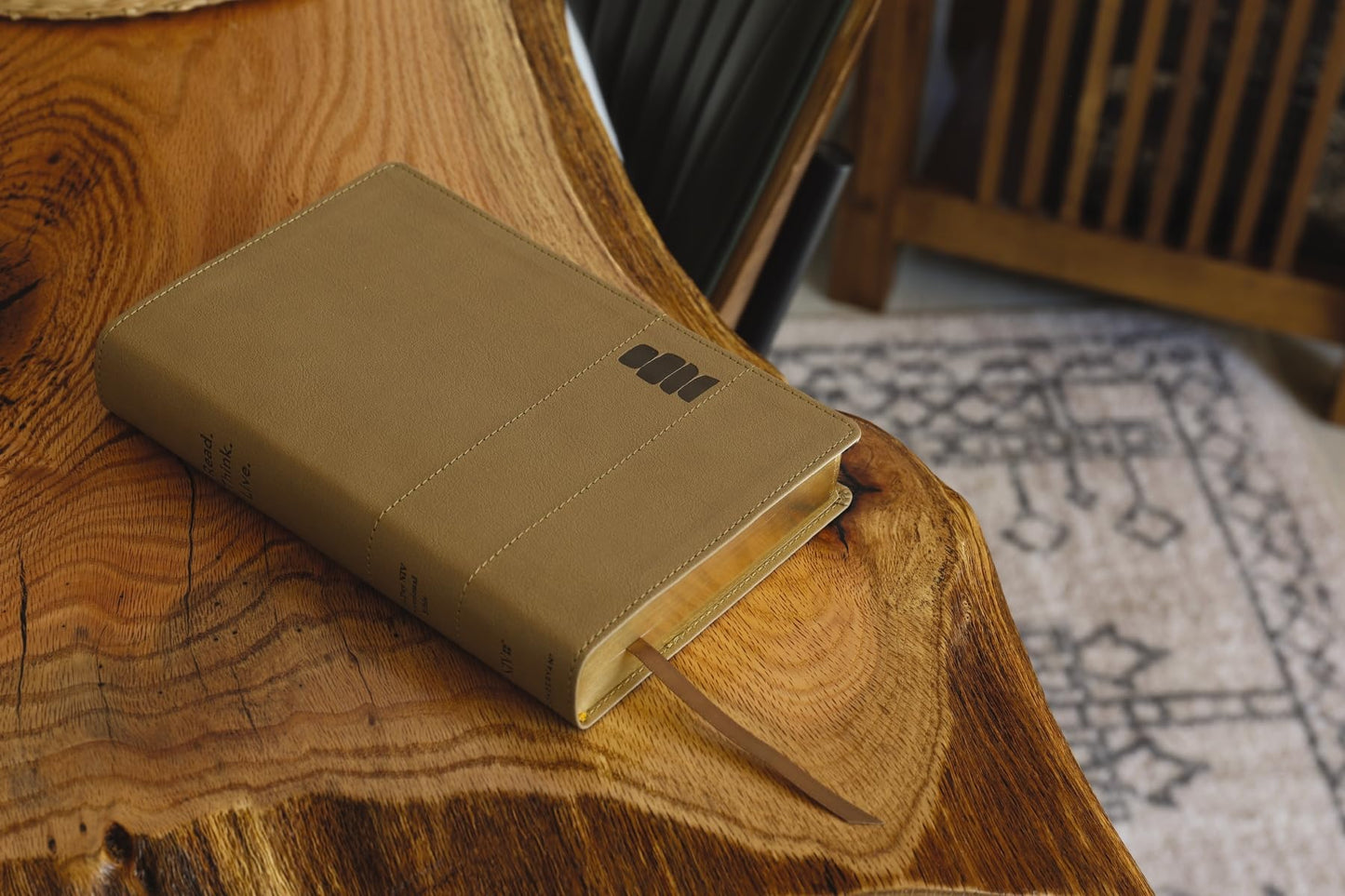 NIV, Read. Think. Live., Leathersoft, Brown, Comfort Print: 365-Day NIV Devotional Bible - Discover Your Part in God's Plan
