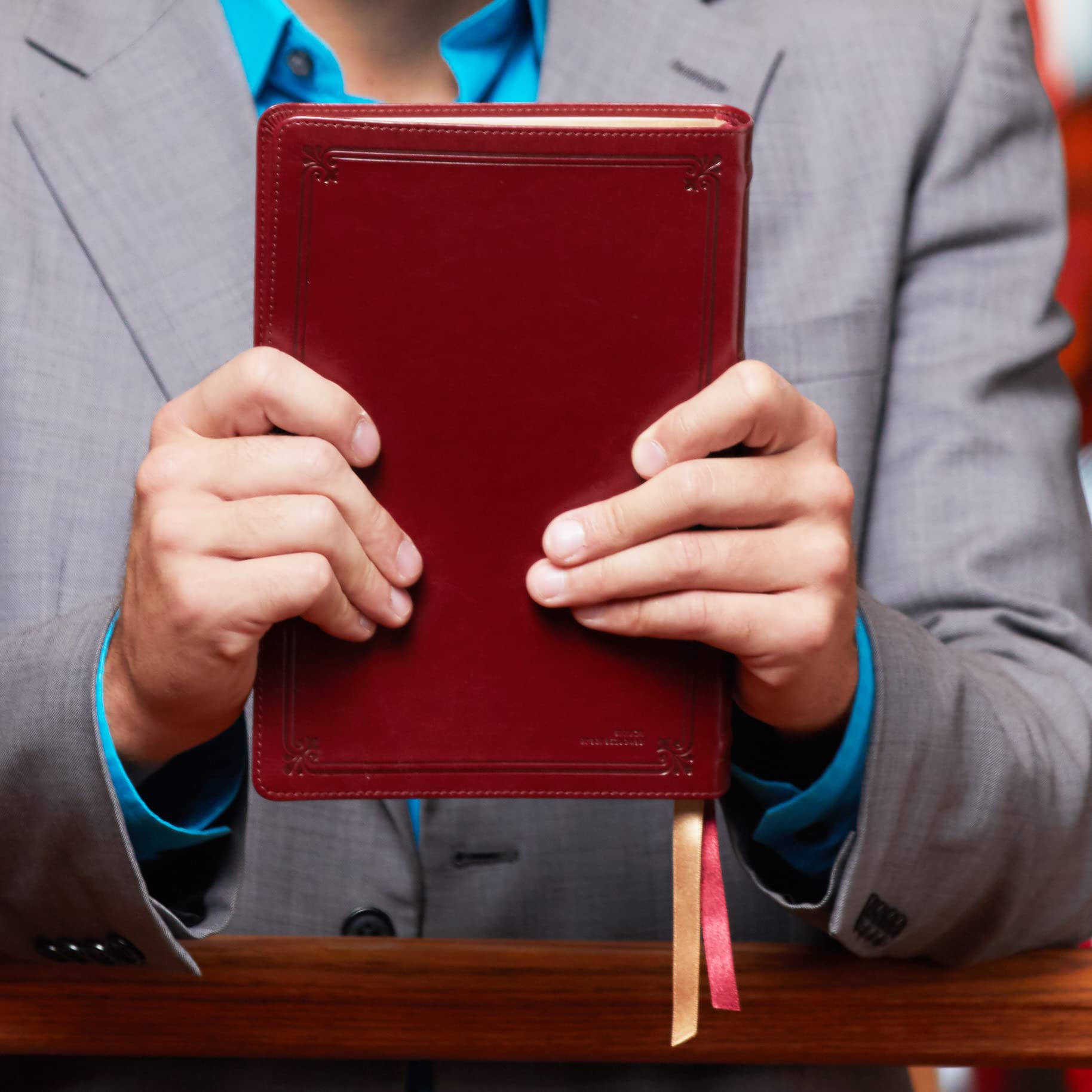 NRSV, Catholic Bible, Standard Personal Size, Leathersoft, Red, Comfort Print: Holy Bible