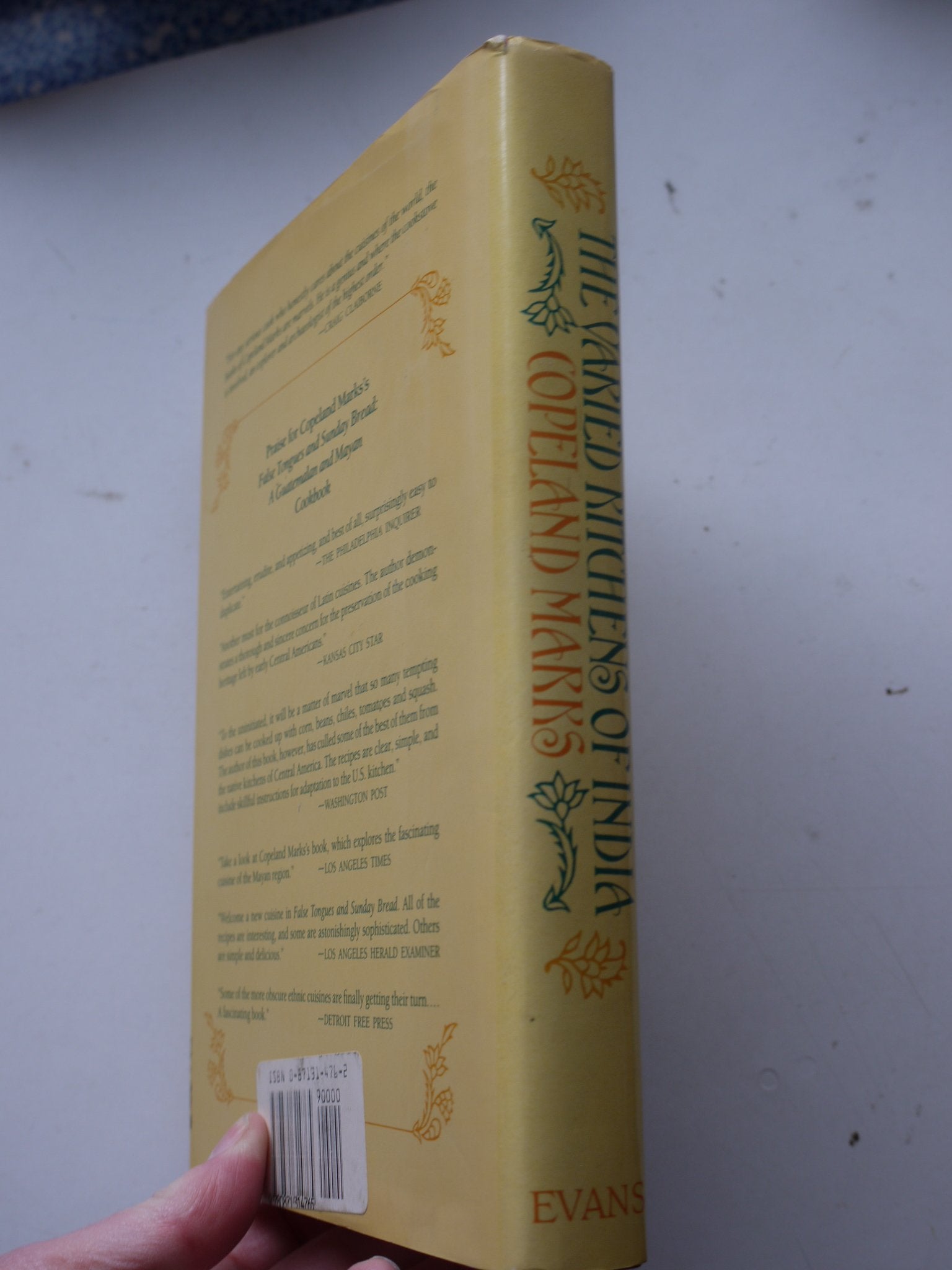 The Varied Kitchens of India : Cuisines of the Anglo-Indians of Calcutta, Kashmiris, Parsis, and Tibetans of Darjeeling