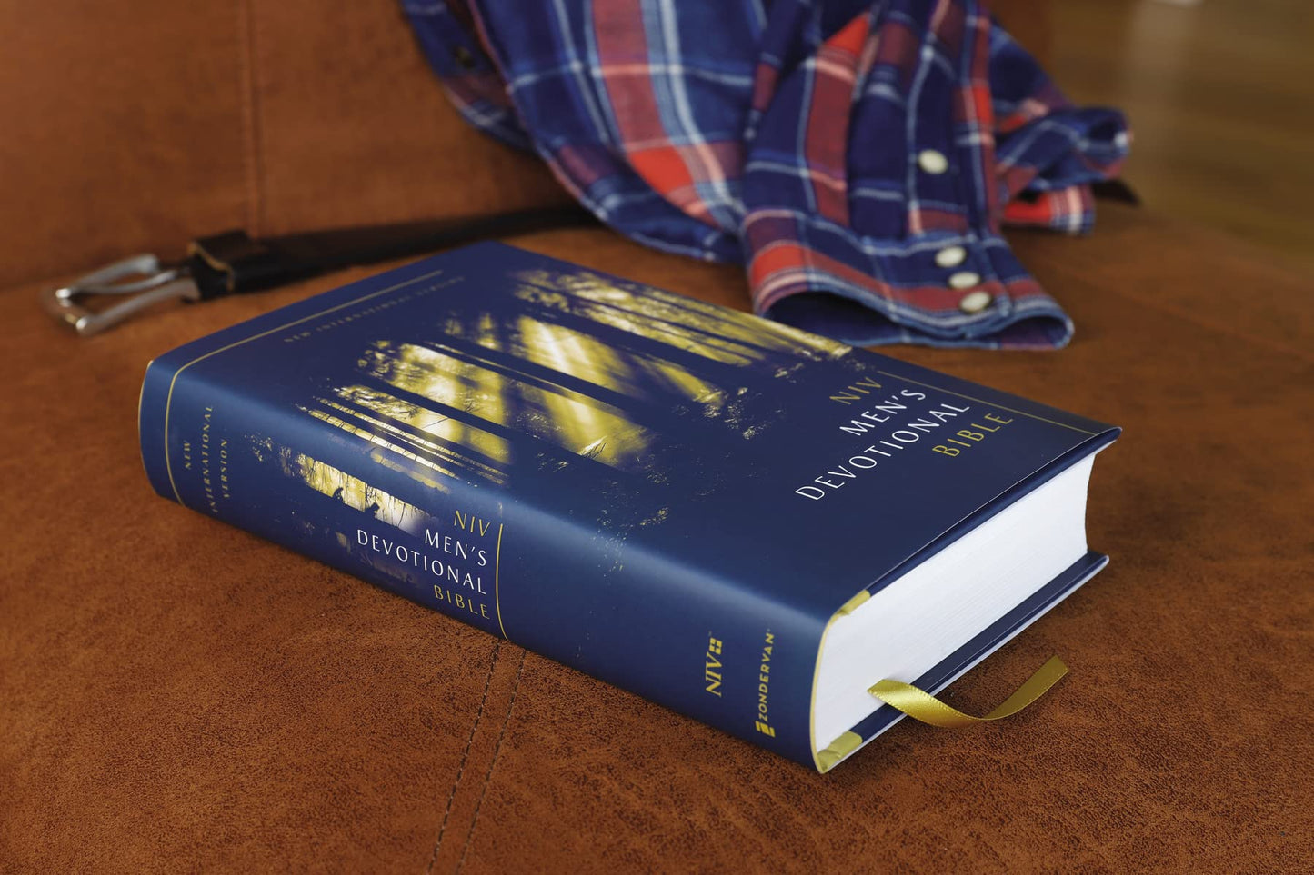 NIV, Men's Devotional Bible (By Men, for Men), Hardcover, Comfort Print