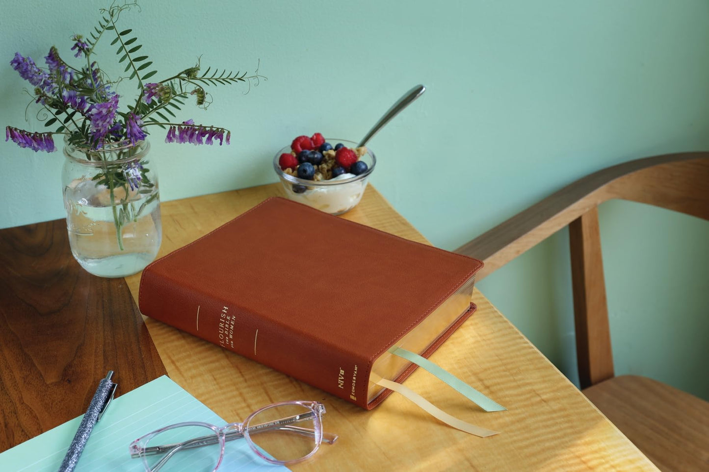 Flourish: The NIV Bible for Women, Leathersoft, Brown, Thumb Indexed, Comfort Print