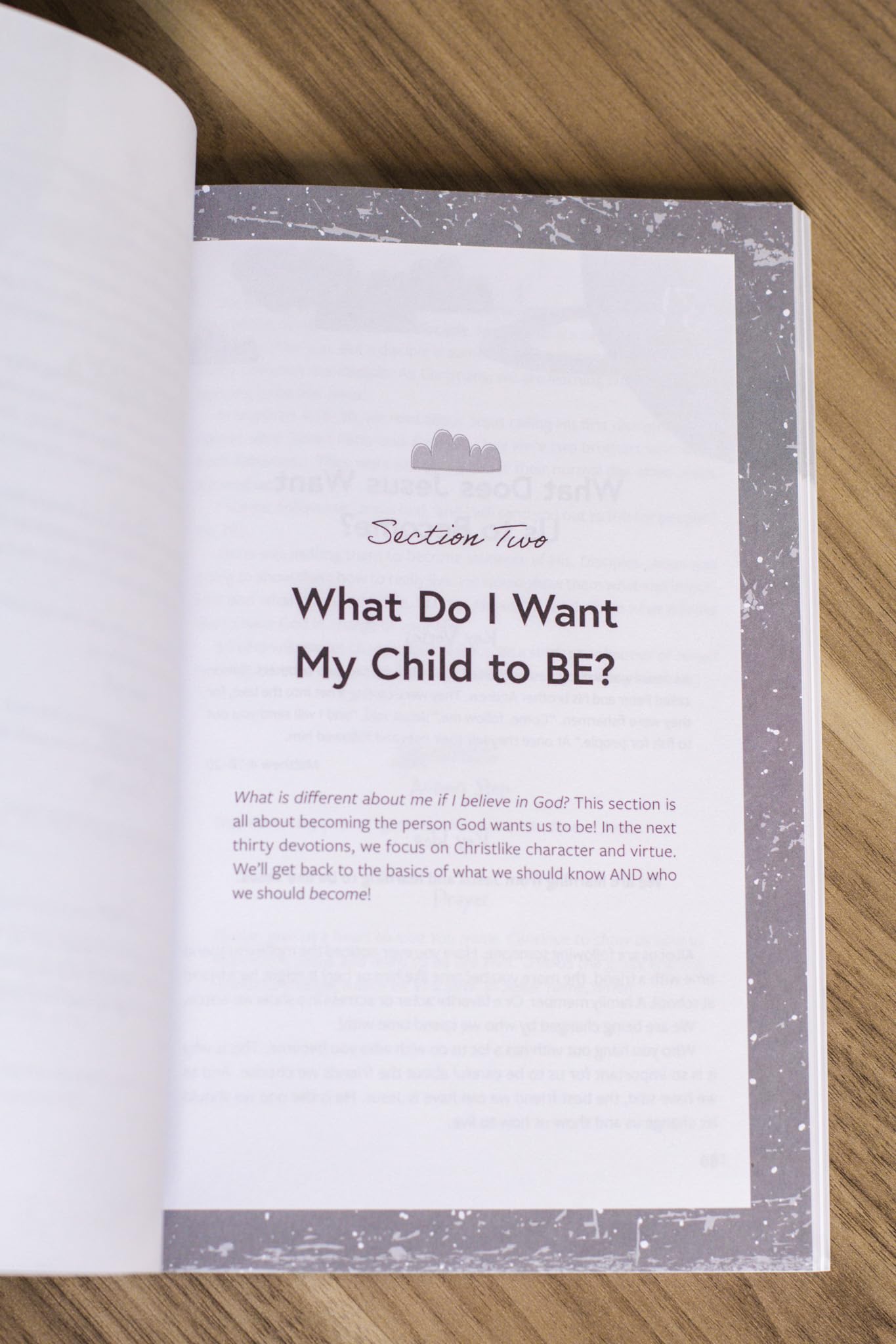 The Bedtime Family Devotional: 90 Devotions to Help Your Family Love and Live for God