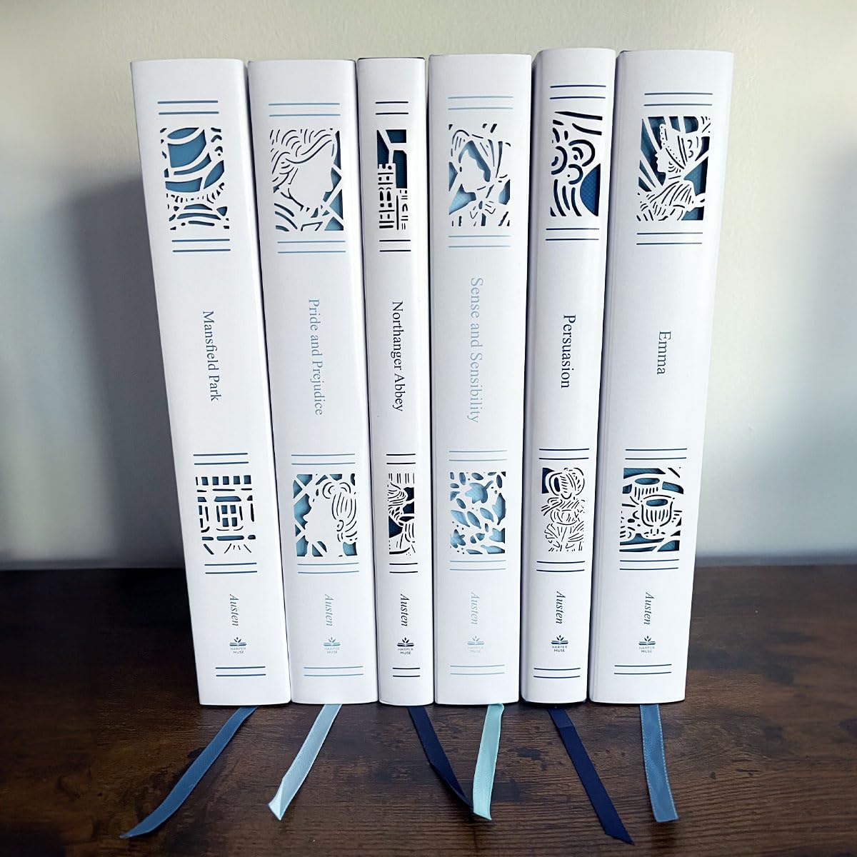 Pride and Prejudice (Jane Austen Collection): Deluxe Edition (Harper Curated Classics: The Jane Austen Collection)