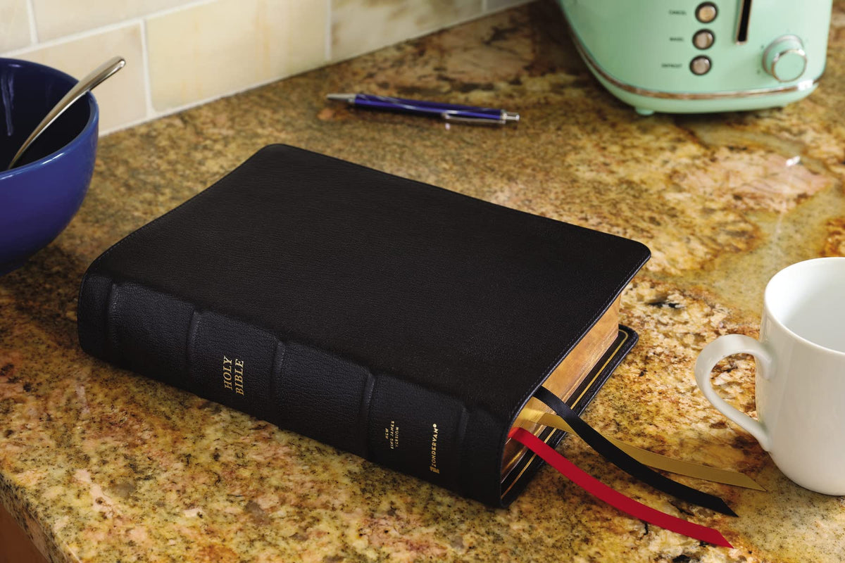 NKJV, Thompson Chain-Reference Bible, Premium Goatskin Leather, Black, Premier Collection, Black Letter, Art Gilded Edges, Comfort Print