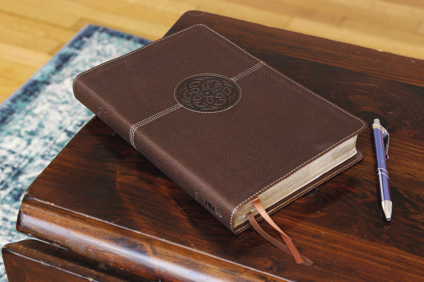 NIV, Thinline Reference Bible (Deep Study at a Portable Size), Large Print, Leathersoft, Brown, Red Letter, Comfort Print