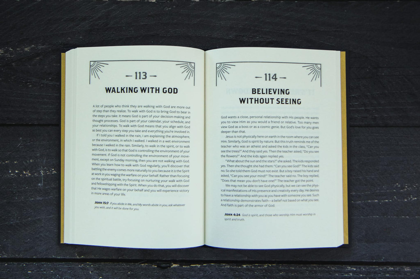 Fighting the Good Fight Devotional for Men: Daily Inspiration to Stand Strong in Faith