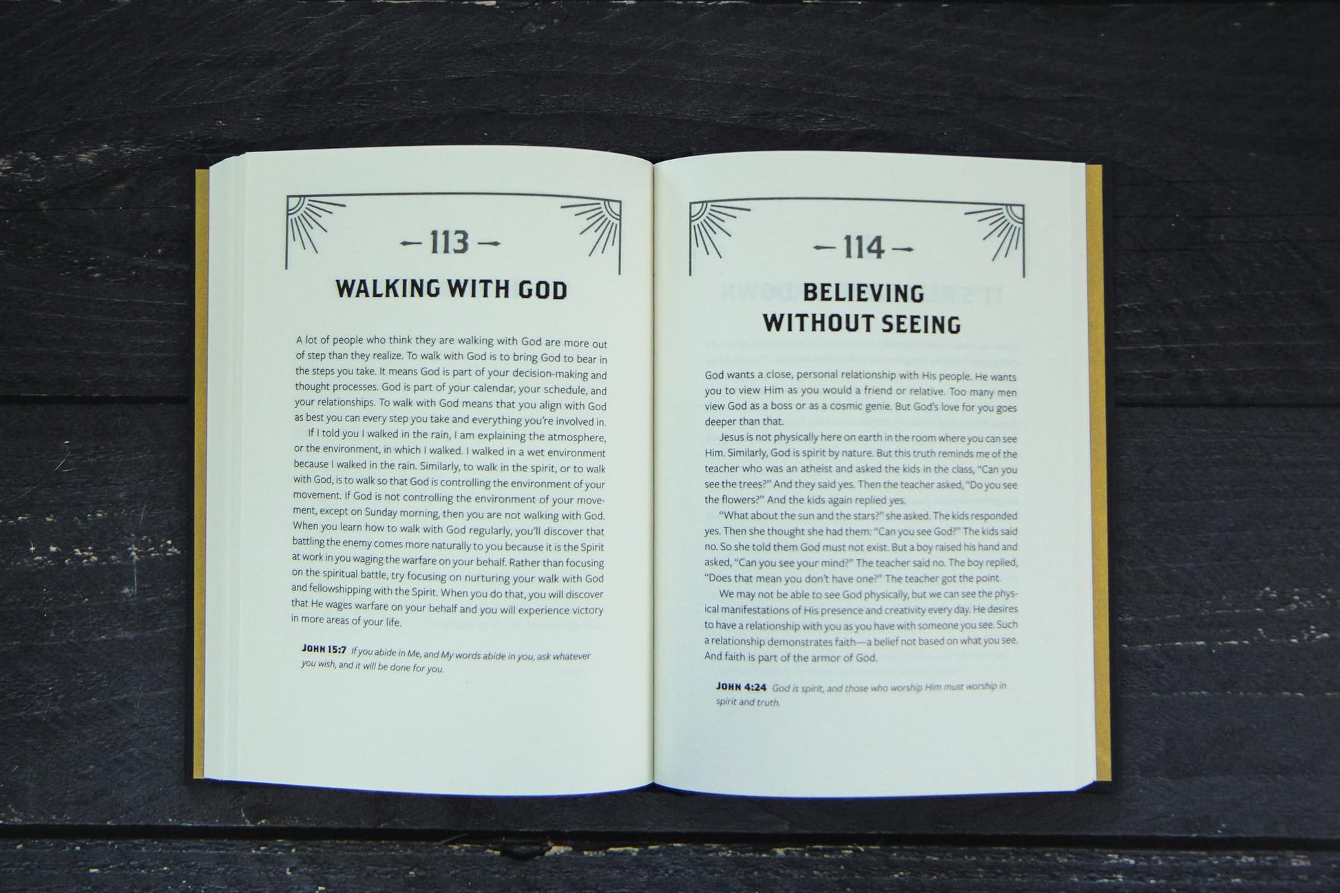 Fighting the Good Fight Devotional for Men: Daily Inspiration to Stand Strong in Faith