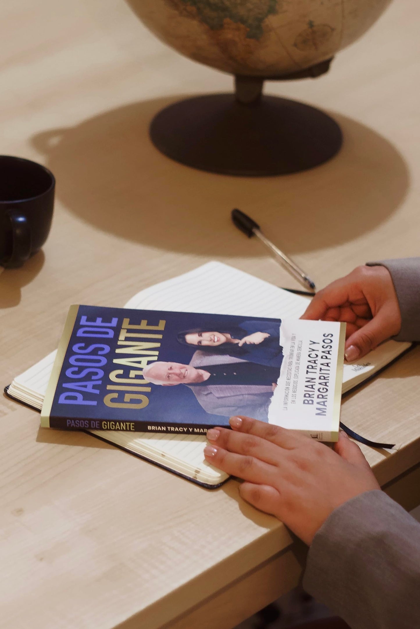 Pasos de gigante: La informaci?n que necesitas para triunfar en la vida y en los negocios, explicada de manera sencilla (Spanish Edition)