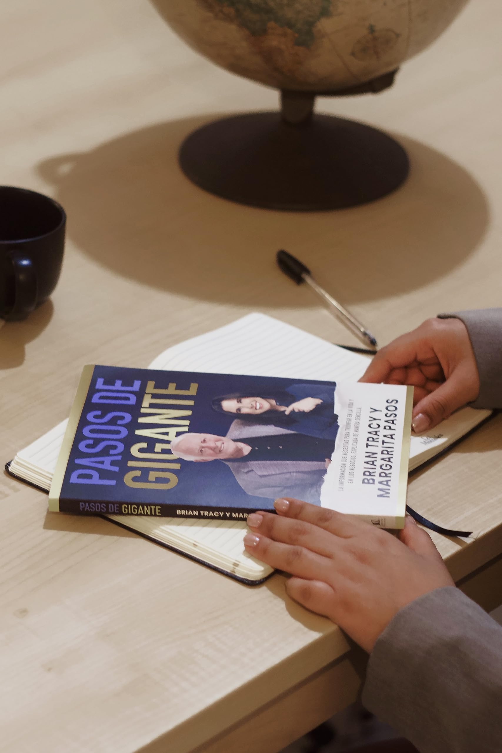 Pasos de gigante: La informaci?n que necesitas para triunfar en la vida y en los negocios, explicada de manera sencilla (Spanish Edition)