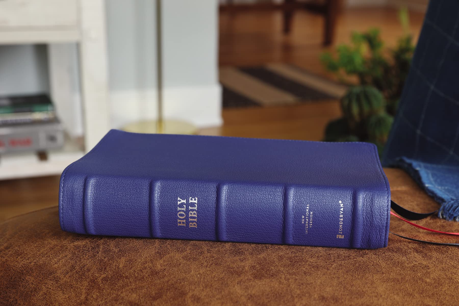 NIV, Side-Column Reference Bible (Deep Study at a Portable Size), Personal Size, Premium Goatskin Leather, Blue, Premier Collection, Art Gilded Edges, Comfort Print