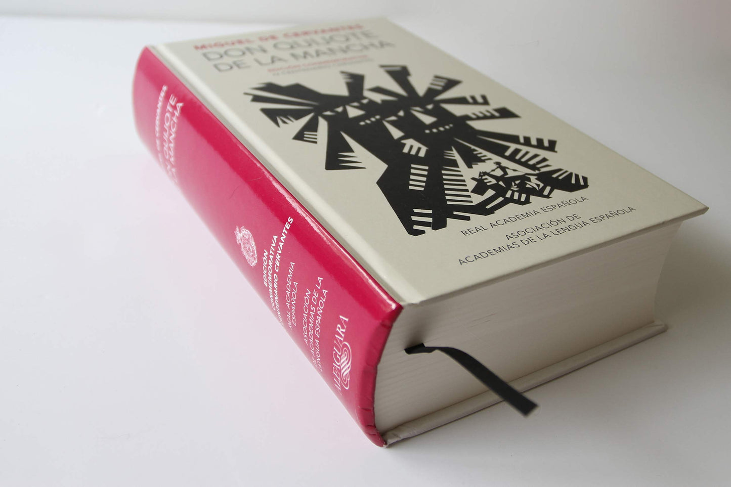 Don Quijote de la Mancha (Edición conmemorativa de la RAE y la ASALE) / Don Quixote de la Mancha. RAE (Spanish Edition)