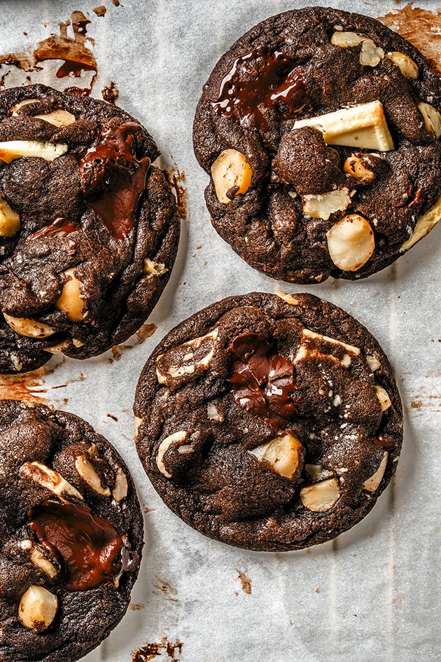 The Great Book of Chocolate, Revised: The Chocolate Lover's Guide with More Than 50 Recipes [A Baking Cookbook]