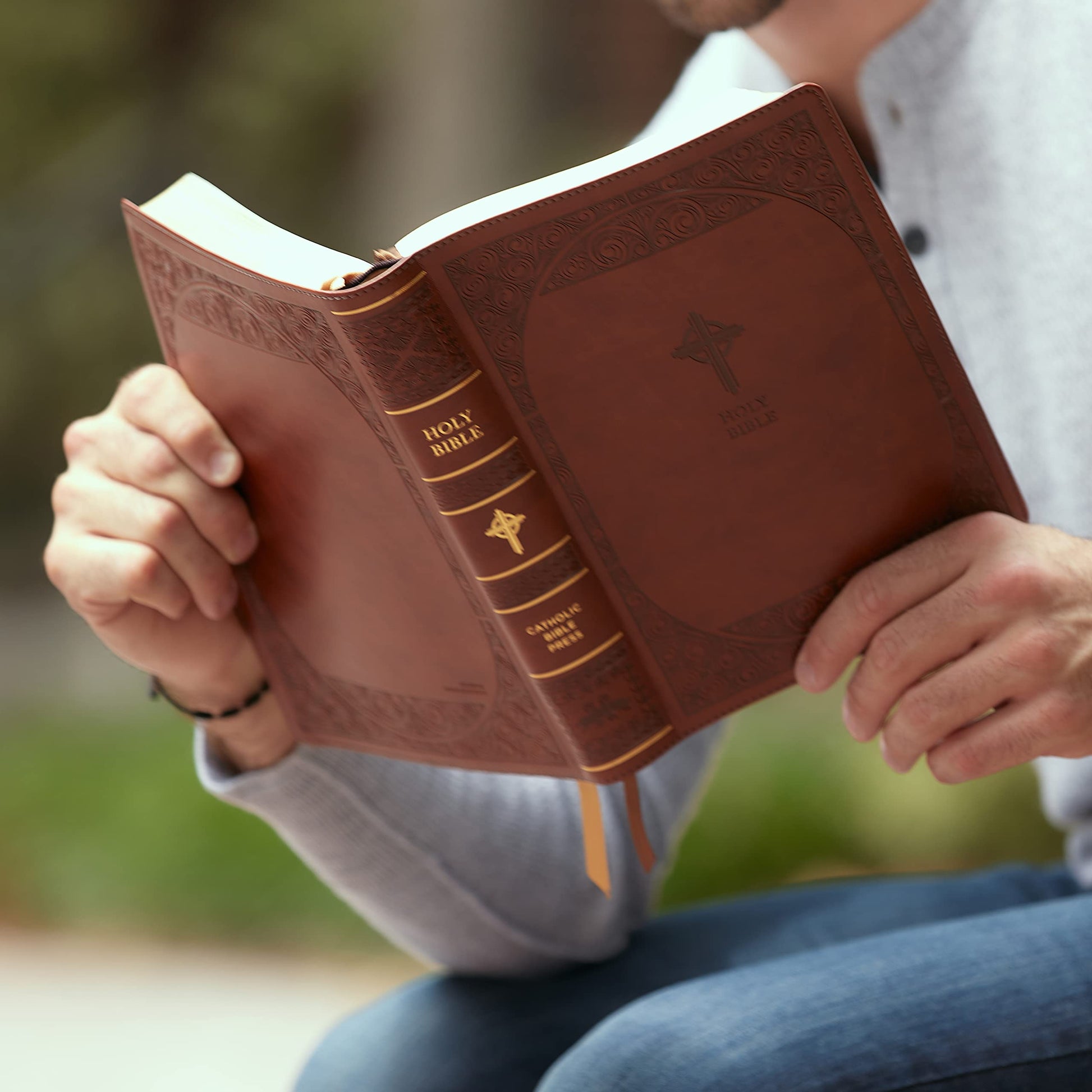 NABRE, New American Bible, Revised Edition, Catholic Bible, Large Print Edition, Leathersoft, Brown, Thumb Indexed, Comfort Print: Holy Bible