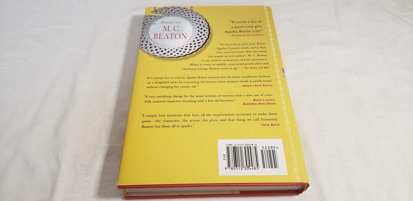 The Perfect Paragon (Agatha Raisin Mysteries, No. 16) by Bea