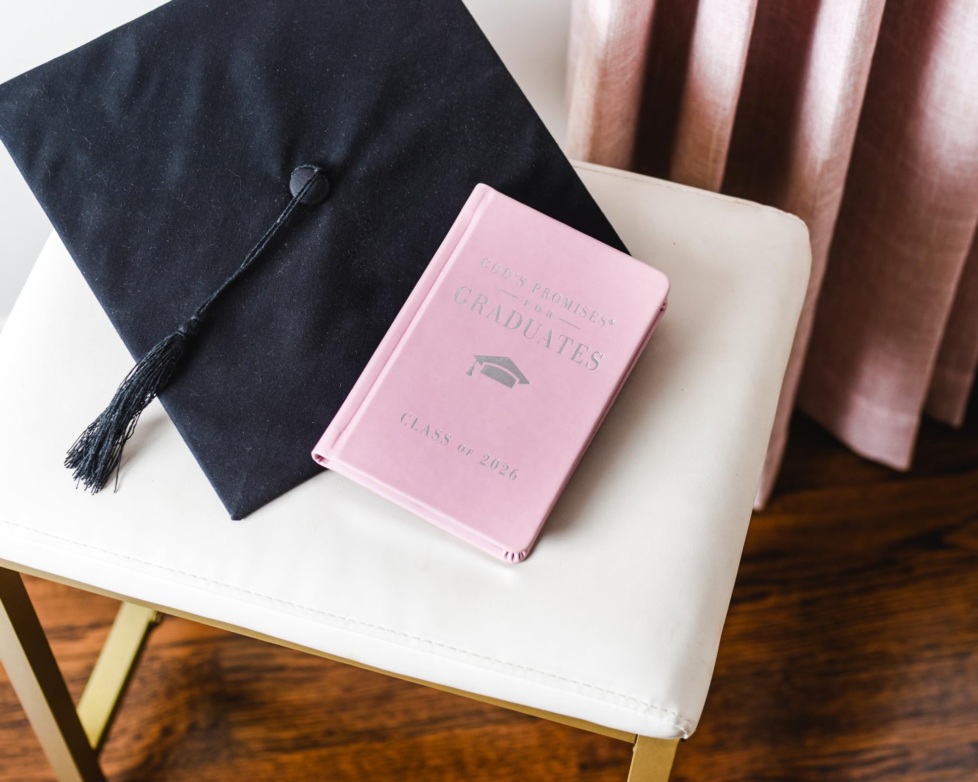 God's Promises for Graduates: Class of 2026 - Pink NKJV: New King James Version (The Perfect Christian Graduation Gift to Celebrate Your Grad)