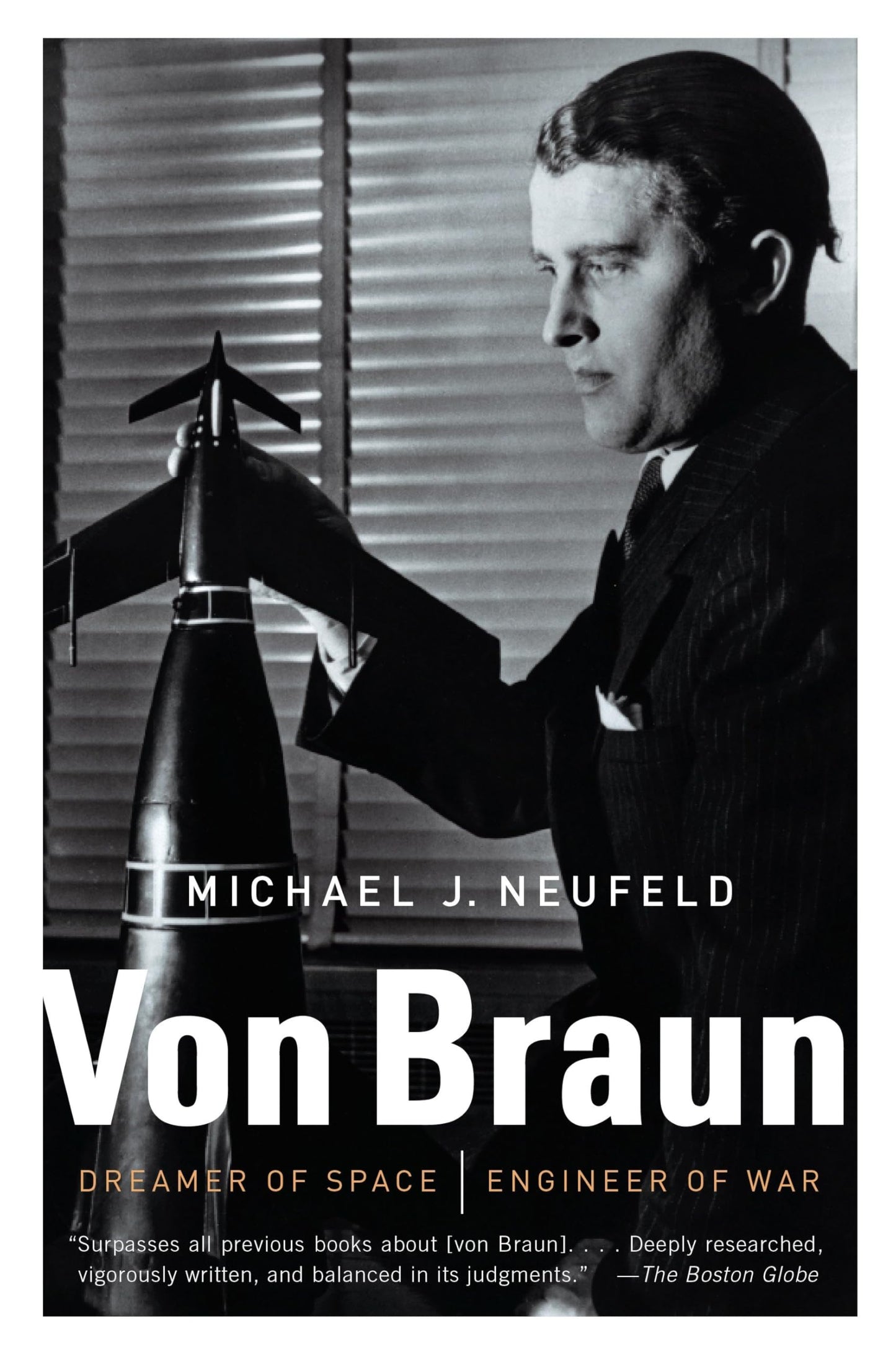 Von Braun: Dreamer of Space, Engineer of War by Neufeld, Mic