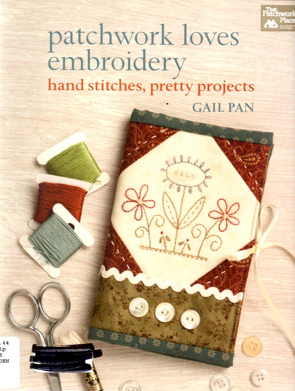 Patchwork Loves Embroidery: Hand Stitches, Pretty Projects b