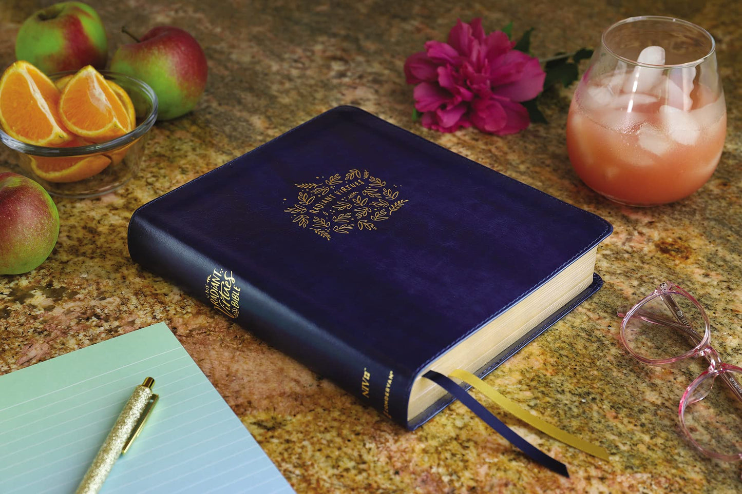 NIV, Radiant Virtues Bible: A Beautiful Word Collection, Leathersoft, Navy, Red Letter, Thumb Indexed, Comfort Print: Explore the virtues of faith, hope, and love