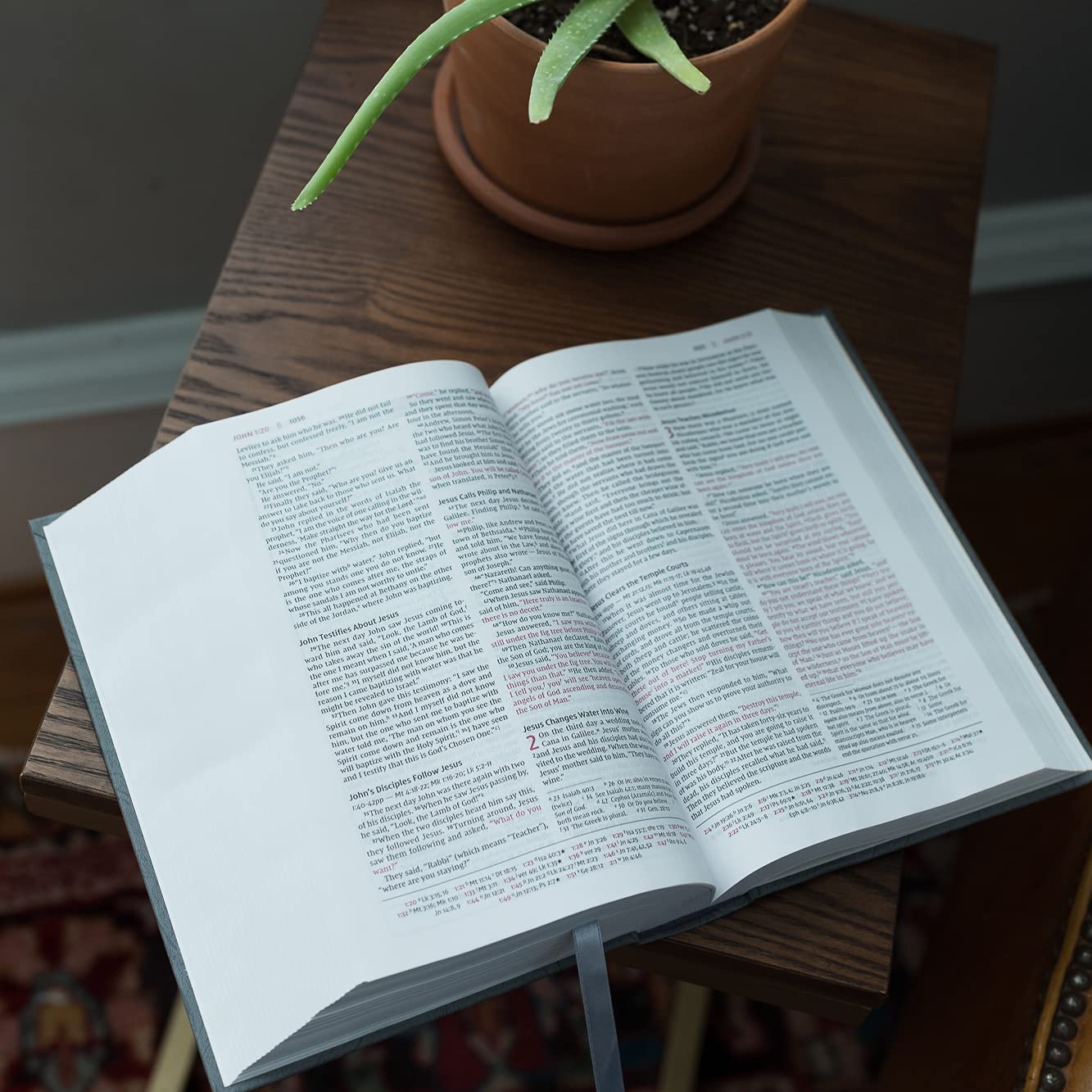 The NIV, Open Bible, Leathersoft, Black, Red Letter, Comfort Print: Complete Reference System