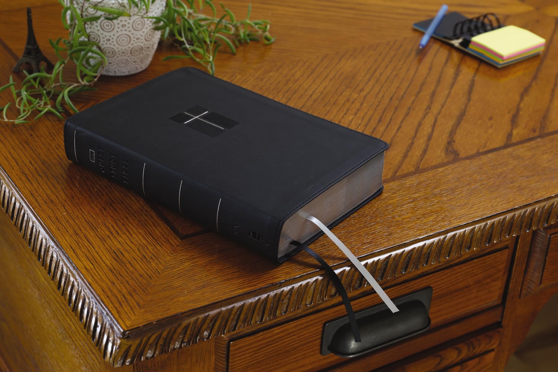 NIV, Quest Study Bible, Leathersoft, Black, Thumb Indexed, Comfort Print: The Only Q and A Study Bible