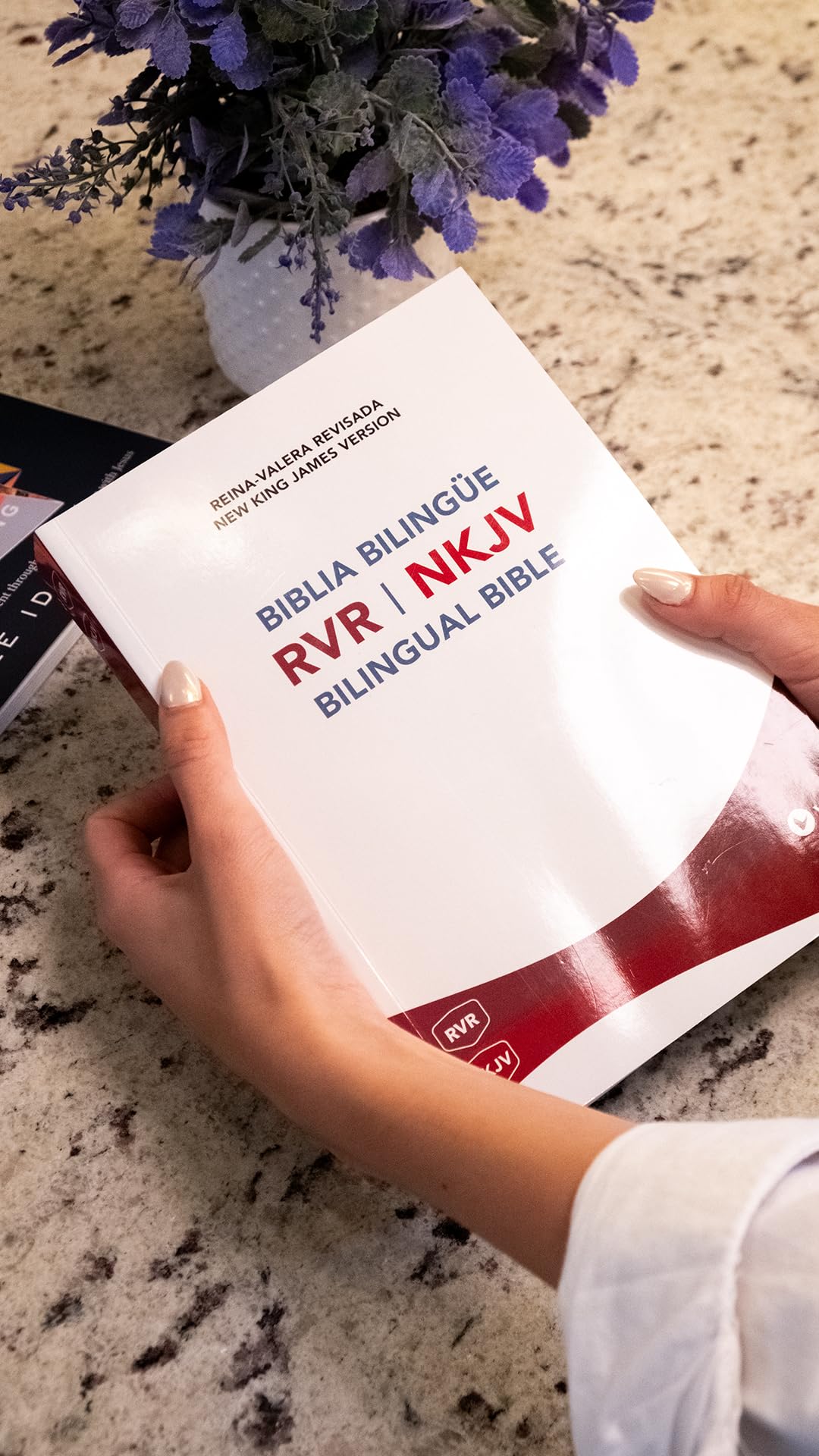 NKJV/RVR, Bilingual Bible, Hardcover / NKJV/RVR Biblia Bilinge, Tapa dura (Spanish Edition)